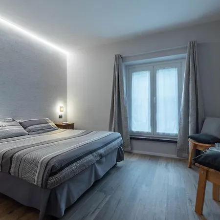 לינה וארוחת בוקר Au Chateau Blanc 3*